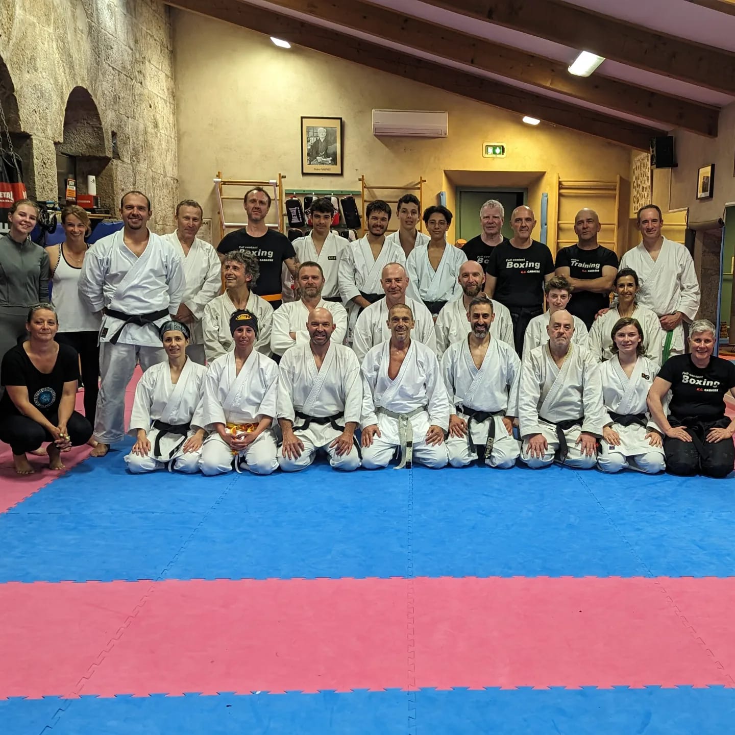 Photo de groupe ados/adultes Karaté Club Cabasse